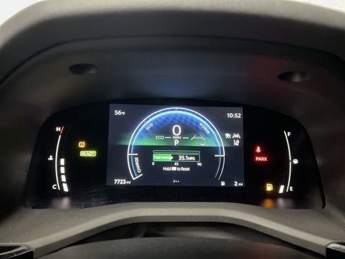 Used 2025 Toyota Camry SE FWD image 12