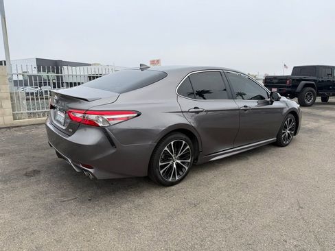 Used 2019 Toyota Camry SE image 6