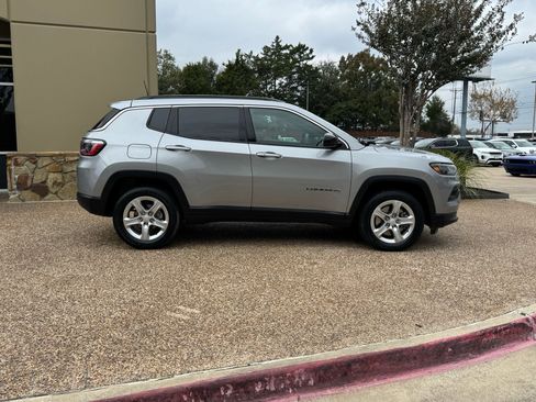 Used 2023 Jeep Compass Latitude image 7