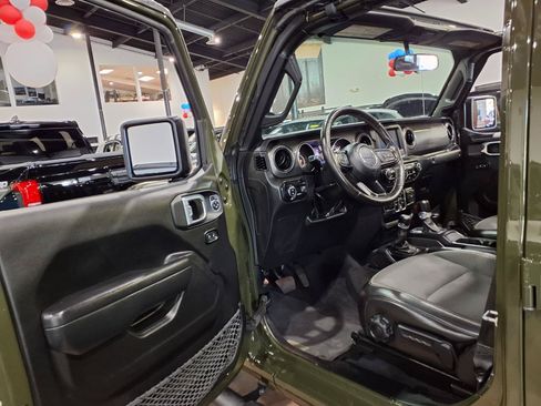 Used 2023 Jeep Gladiator Sport AWD/4WD image 18