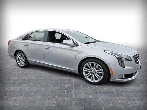 Used 2019 Cadillac XTS Luxury image 3
