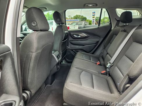 Used 2024 GMC Terrain SLE FWD image 9