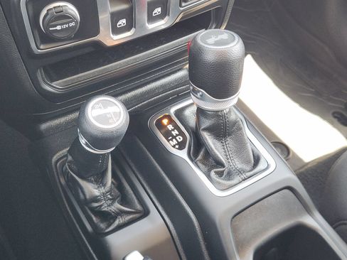 Used 2022 Jeep Wrangler Sport AWD/4WD image 20