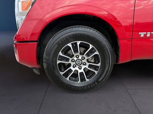 Used 2022 Nissan Titan SV image 9