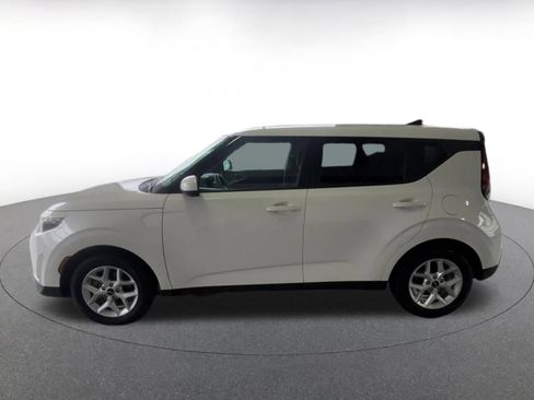 Used 2025 Kia Soul LX w/ LX Technology Package FWD image 8