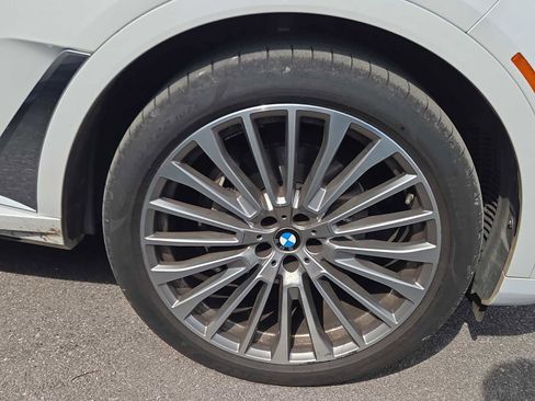 Used 2021 BMW X7 xDrive40i w/ Executive Package image 2