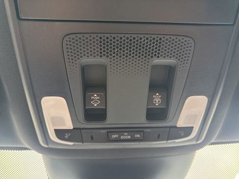 Used 2025 Honda Pilot Black Edition image 37