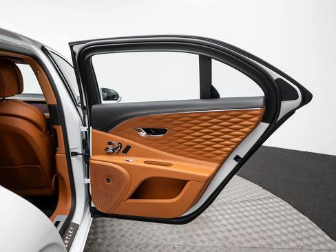 Used 2023 Bentley Flying Spur W12 image 48