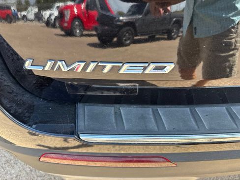Used 2022 Ford Explorer Limited w/ Equipment Group 301A RWD image 9