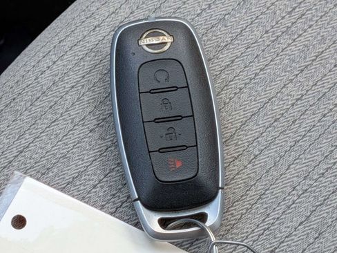 Used 2023 Nissan Rogue SV image 30