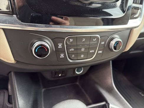 Used 2023 Chevrolet Traverse LS AWD/4WD image 14