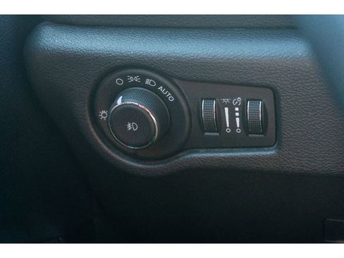 Used 2025 Chrysler Pacifica Limited image 28