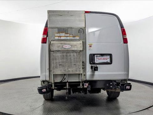 Used 2021 Chevrolet Express 3500 w/ Driver Convenience Package RWD image 7