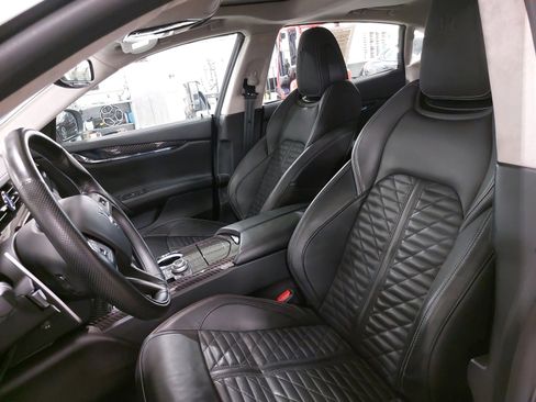 Used 2022 Maserati Quattroporte Modena image 16