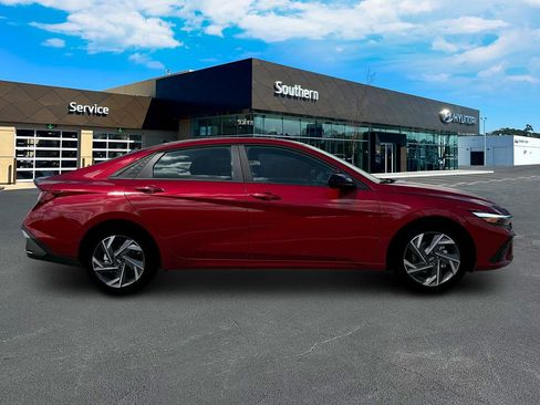 New 2025 Hyundai Elantra Sport image 10