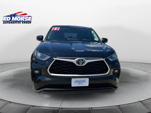 Used 2022 Toyota Highlander LE AWD/4WD image 8