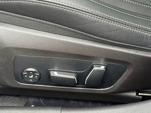 Used 2025 BMW 330i Sedan w/ Premium Package image 21