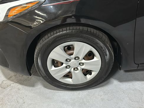 Used 2017 Kia Forte LX FWD image 8