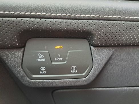 Used 2025 Volkswagen Atlas Cross Sport SEL R-Line image 16