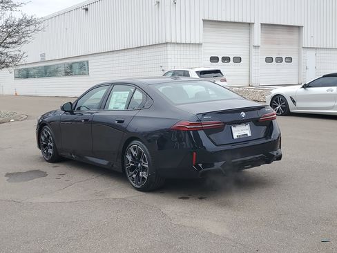 New 2026 BMW 540i xDrive w/ M Sport Package AWD/4WD image 2