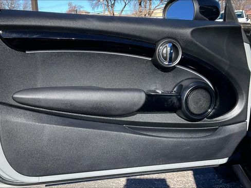 Used 2022 MINI Cooper 2-Door Hardtop image 18