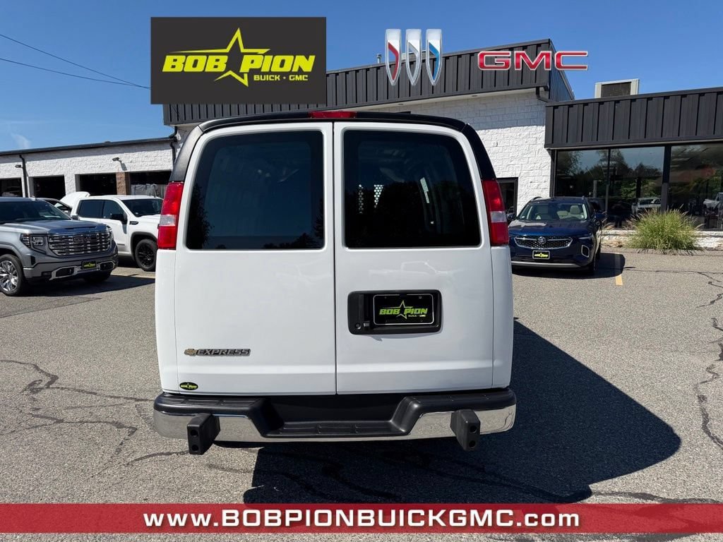 Used 2025 Chevrolet Express 2500 w/ Driver Convenience Package RWD image 4