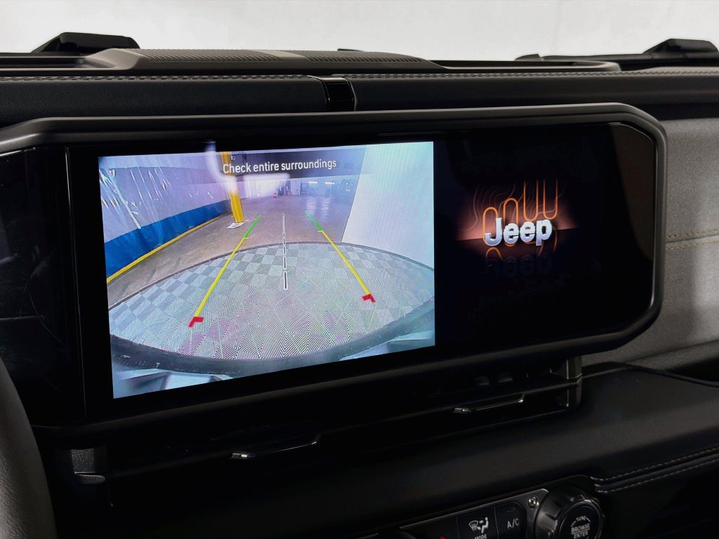 Used 2026 Jeep Wrangler Unlimited Sahara AWD/4WD image 13