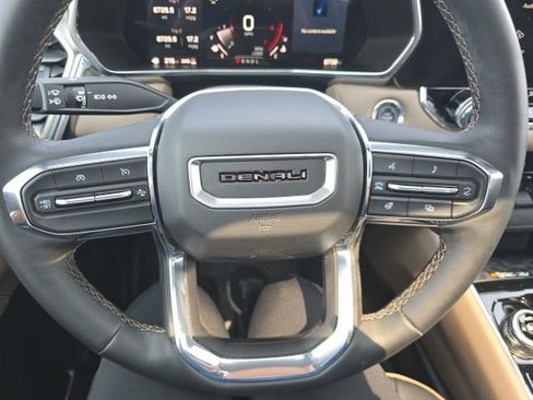 Used 2023 GMC Canyon Denali AWD/4WD image 12