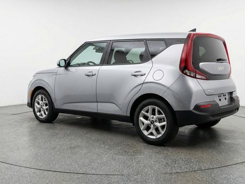 Used 2025 Kia Soul LX w/ LX Technology Package FWD image 6