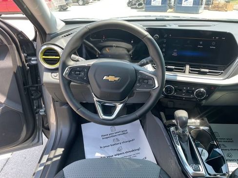 Used 2026 Chevrolet Trax LT w/ Driver Confidence Package FWD image 24
