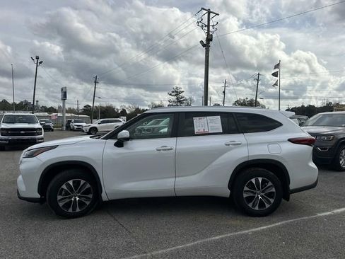 Used 2023 Toyota Highlander XLE image 13