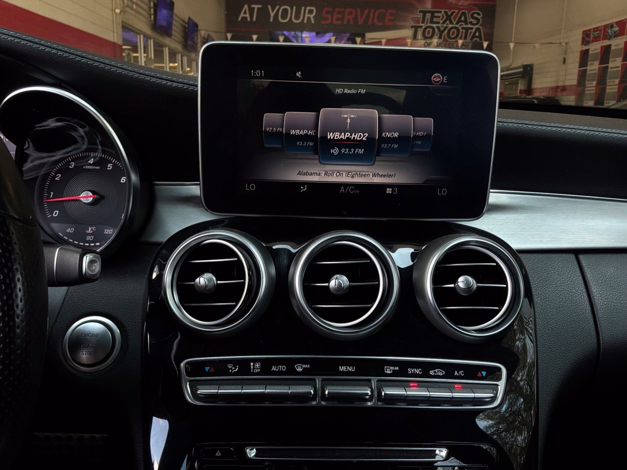 Used 2015 Mercedes-Benz C 400 4MATIC image 37