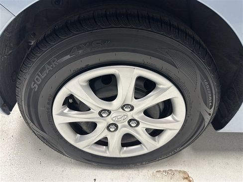 Used 2014 Hyundai Accent GS FWD image 13