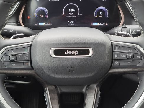 Used 2023 Jeep Grand Cherokee Limited w/ Black Appearance Package RWD image 26