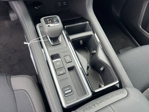 New 2026 Nissan Pathfinder SV image 10