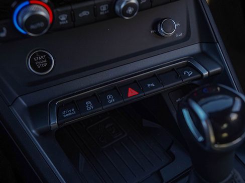 Certified 2025 Audi Q3 2.0T Premium w/ Convenience Package image 19