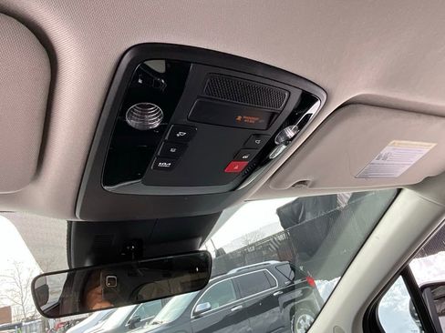 Used 2024 Kia Carnival EX image 19