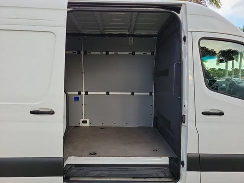 Used 2025 Mercedes-Benz Sprinter 2500 image 6