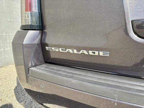 Used 2015 Cadillac Escalade ESV Premium image 32