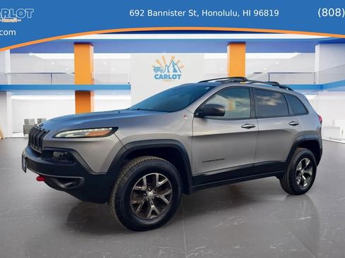 Used 2018 Jeep Cherokee Trailhawk AWD/4WD image 2