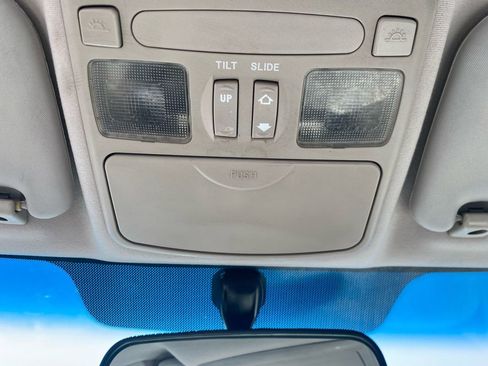 Used 2005 Hyundai Elantra GLS FWD image 25