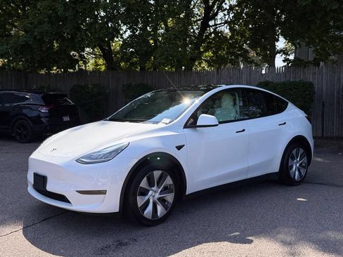 Used 2021 Tesla Model Y Long Range AWD/4WD image 2