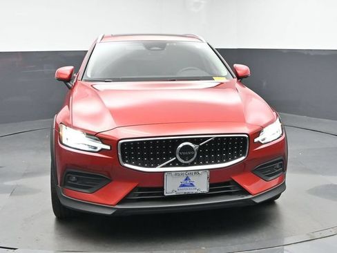 Used 2024 Volvo V60 B5 Cross Country Plus w/ Climate Package AWD/4WD image 2