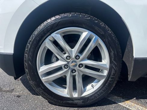 Used 2018 Chevrolet Equinox Premier AWD/4WD image 9
