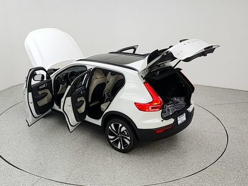 New 2026 Volvo XC60 B5 Ultra w/ Climate Package AWD/4WD image 40