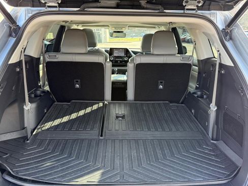 Used 2022 Toyota Highlander XLE image 4