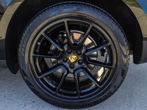 Used 2017 Porsche Macan 4DR SUV AWD image 21