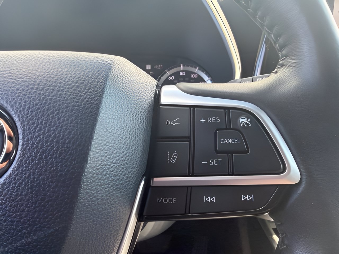 Used 2023 Toyota Highlander XSE AWD/4WD image 26