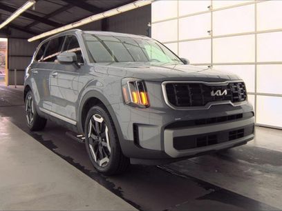 Used 2024 Kia Telluride S w/ S Sunroof Package