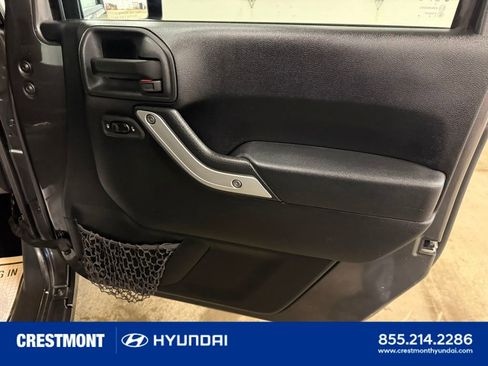 Used 2014 Jeep Wrangler Unlimited Rubicon w/ Max Tow Package AWD/4WD image 30